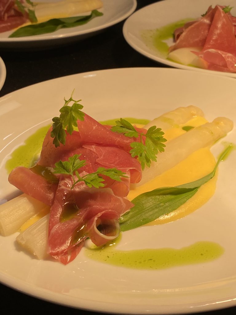 asparges vår restaurant njord, en del av njords vårmeny