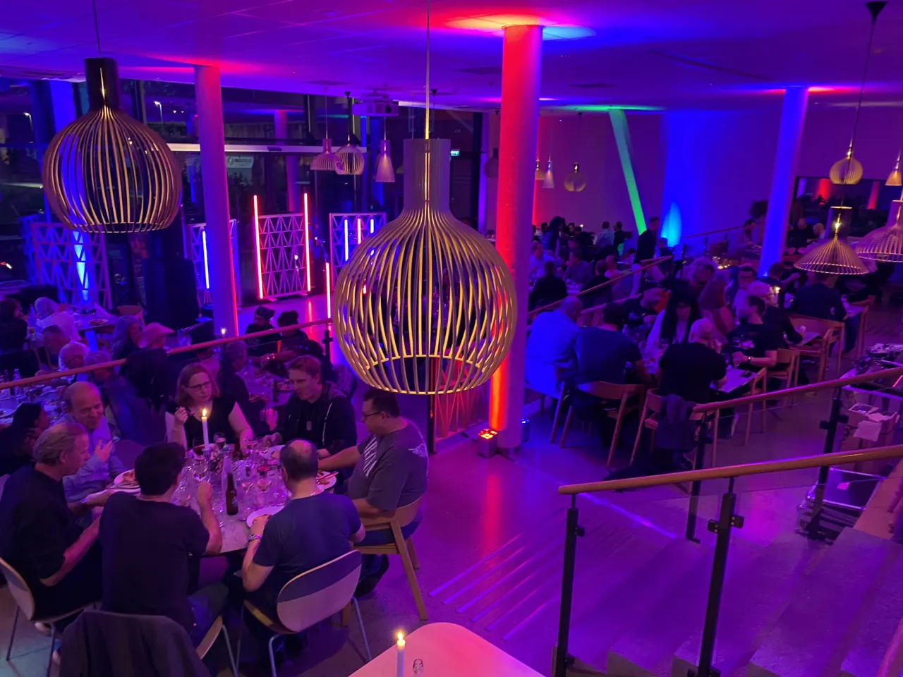 Fest i restauranten total med festlig lyssatt 