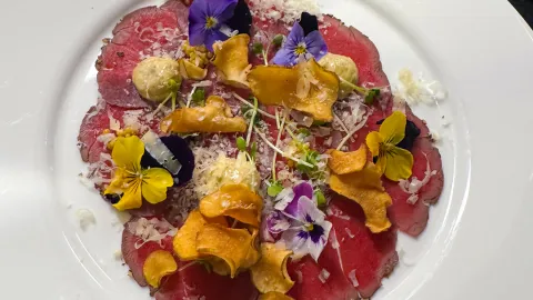 Carpaccio av reinsdyr pan