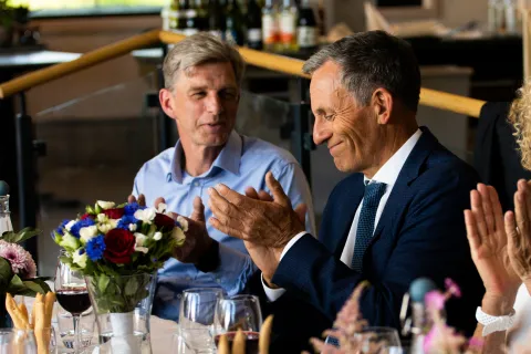 Restaurant to menn